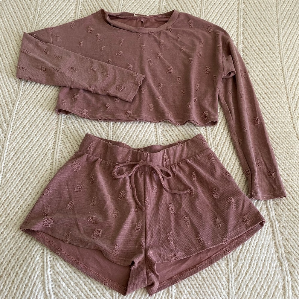 Two piece set, shorts and shirt long sleeves
